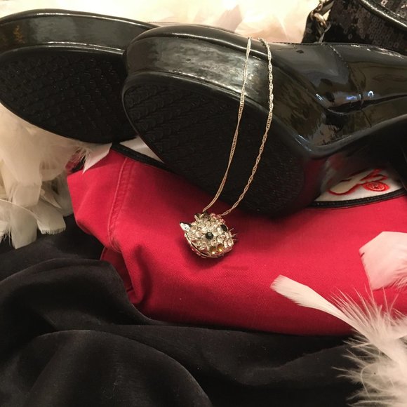 GORGEOUS pin up style platforms and earings with hello kitty crystal details! - Picture 9 of 15